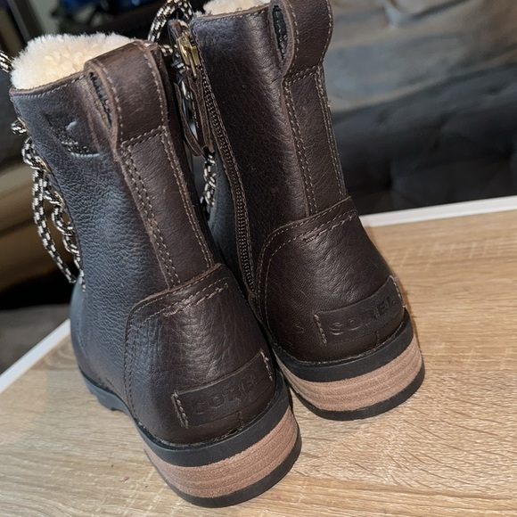 SOREL Emelie boots Genuine Shearling Lamb‎ Fur Short Lace-Up dark brown NEW 6.5 - Picture 7 of 8